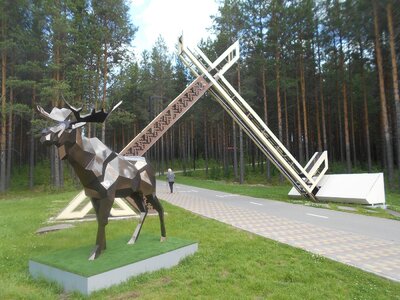 Центральный лес культуры и отдыха (верёвочный парк) в Нягани

На площади в 50 гектаров разместился просторный и величественный лес с прогулочными аллеями. Верёвочный парк, площадки для мероприятий, беседки, скейт-парк и многое другое вы сможете найти именно здесь. В летнее время можно посетить кинотеатр под открытым небом.